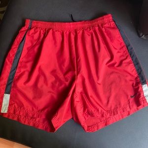 Nike shorts - Medium/Red